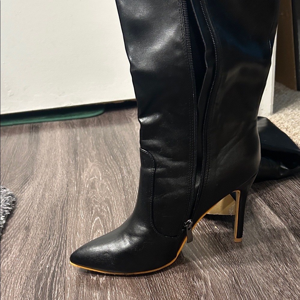 Elegant Black Heeled Boots for Women - Picture 3 of 3